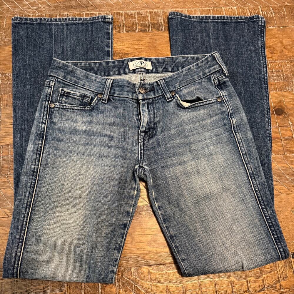 Women’s Bootcut Jeans Size 26 Small Hole at Crotch Embellished Back Pockets